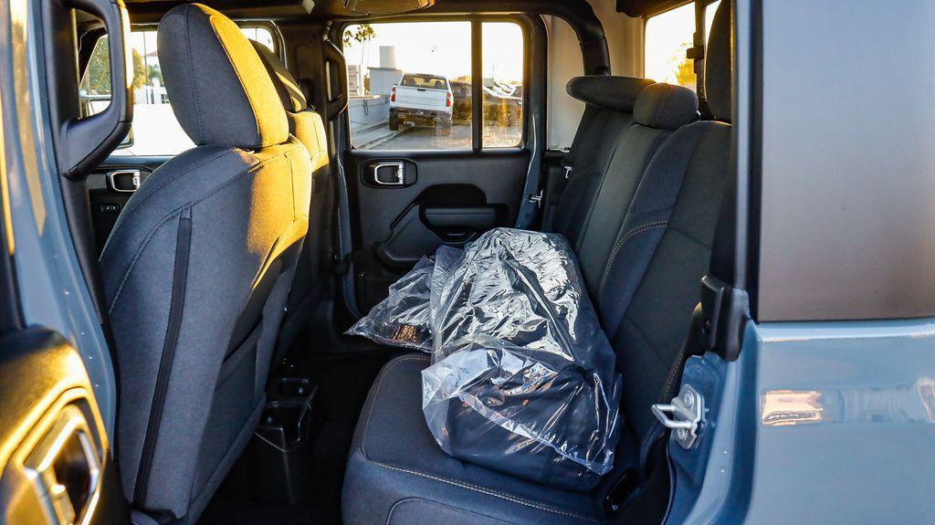 new 2025 Jeep Gladiator car, priced at $35,773