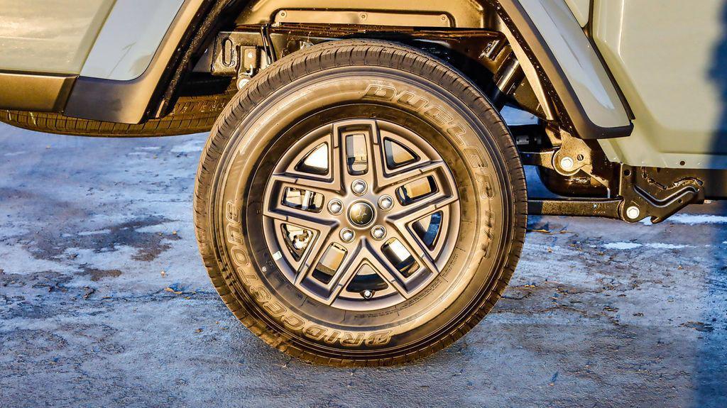 new 2025 Jeep Gladiator car, priced at $35,773