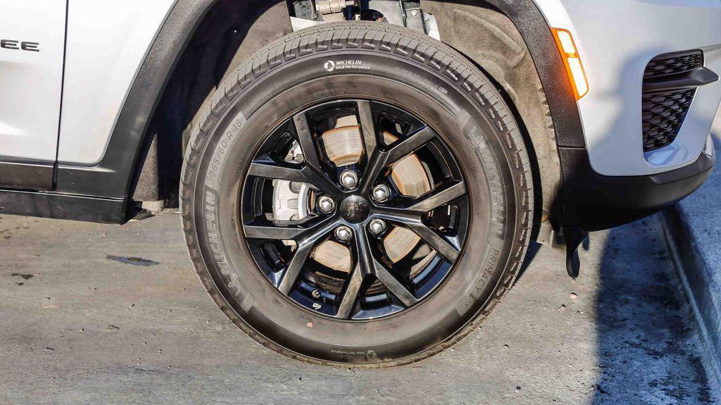 used 2024 Jeep Grand Cherokee car, priced at $28,888