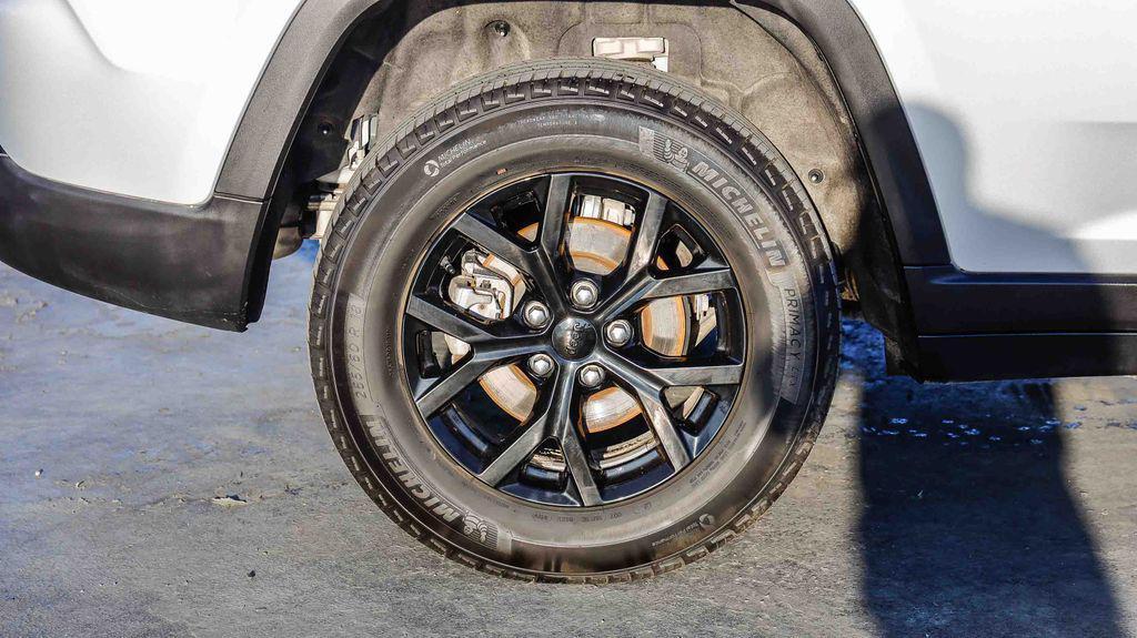used 2024 Jeep Grand Cherokee car, priced at $28,888