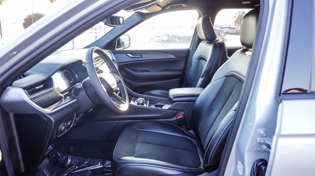 used 2024 Jeep Grand Cherokee car, priced at $28,888