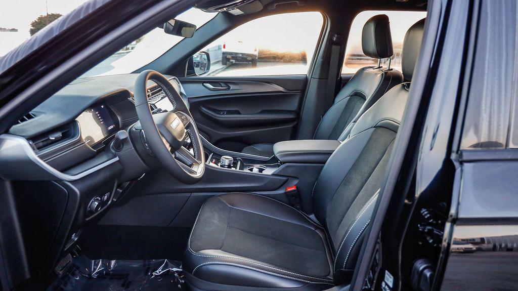 new 2025 Jeep Grand Cherokee car, priced at $36,555