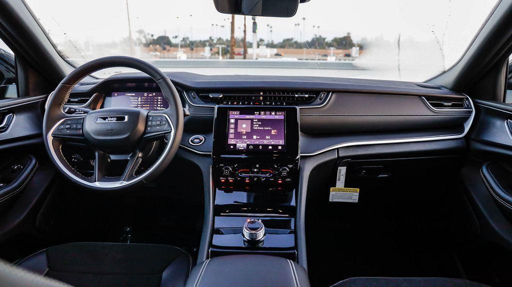 new 2025 Jeep Grand Cherokee car, priced at $36,555