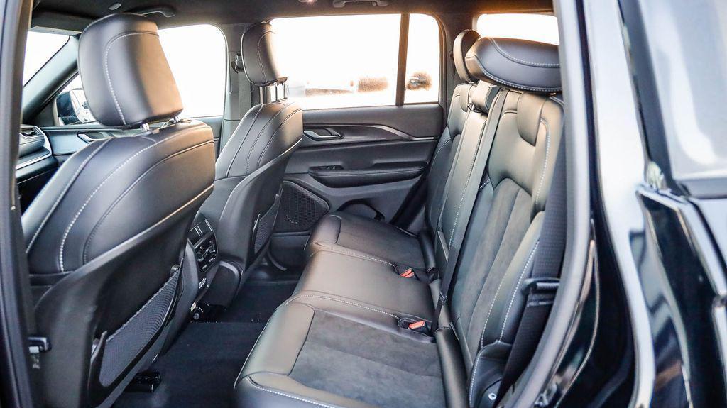new 2025 Jeep Grand Cherokee car, priced at $36,555