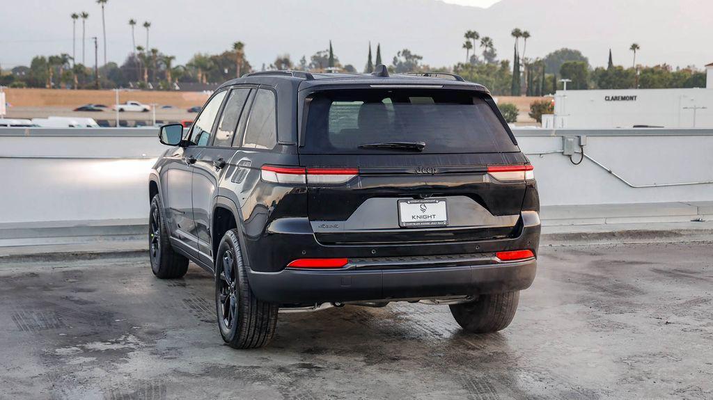 new 2025 Jeep Grand Cherokee car, priced at $36,555