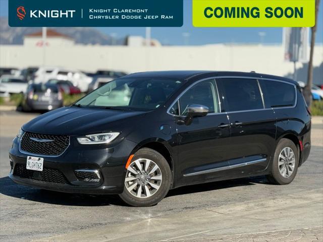 used 2022 Chrysler Pacifica Hybrid car, priced at $27,995