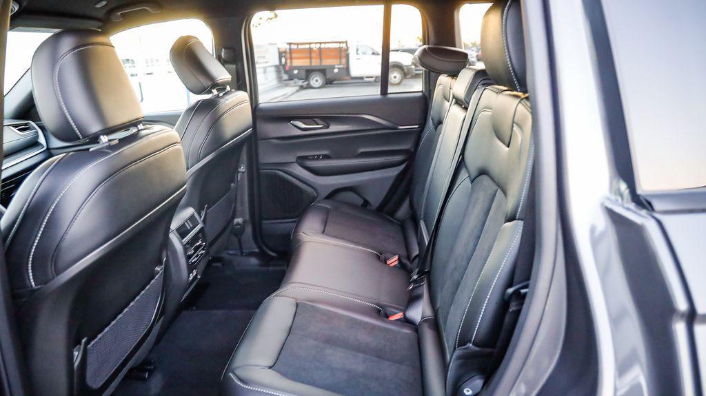 new 2025 Jeep Grand Cherokee car, priced at $40,143