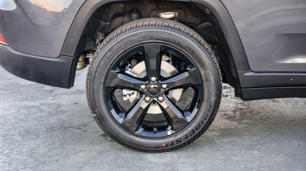 new 2025 Jeep Grand Cherokee car, priced at $40,143