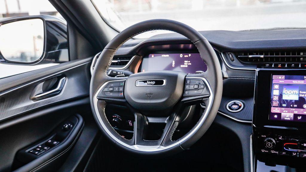 new 2025 Jeep Grand Cherokee car, priced at $40,143