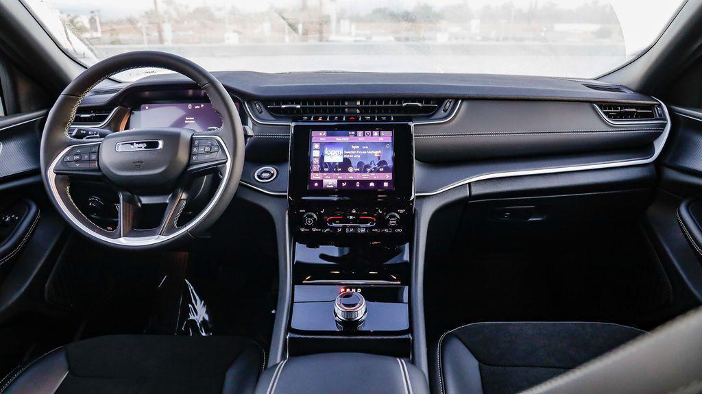 new 2025 Jeep Grand Cherokee car, priced at $40,143