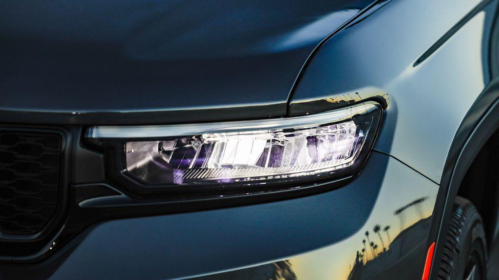 new 2025 Jeep Grand Cherokee car, priced at $40,143