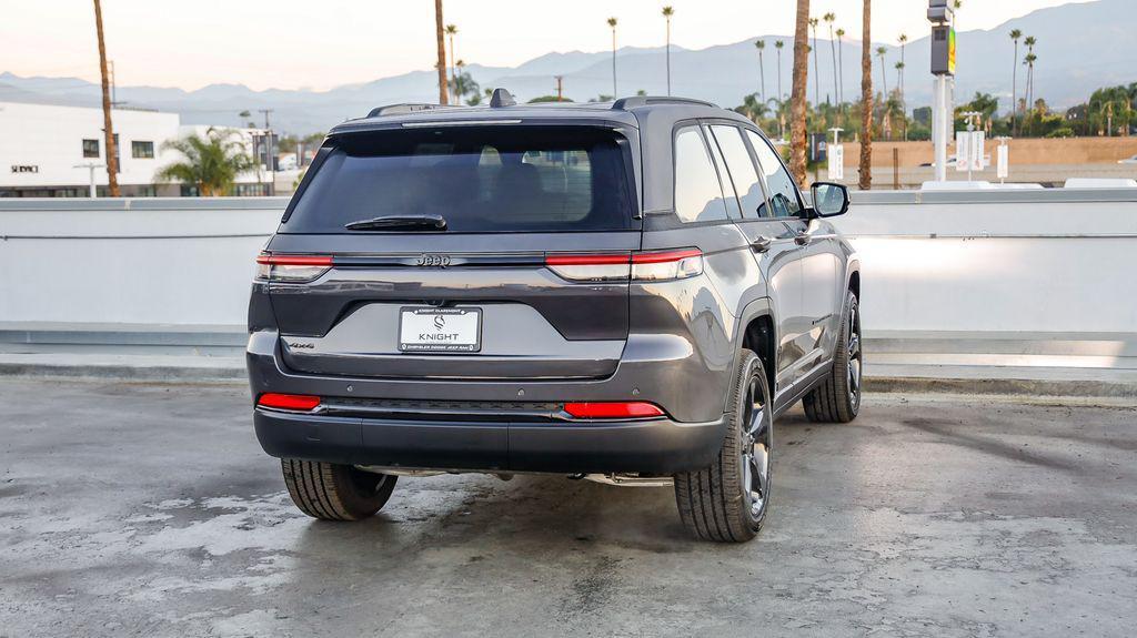 new 2025 Jeep Grand Cherokee car, priced at $40,143