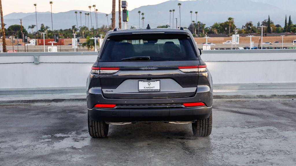 new 2025 Jeep Grand Cherokee car, priced at $40,143