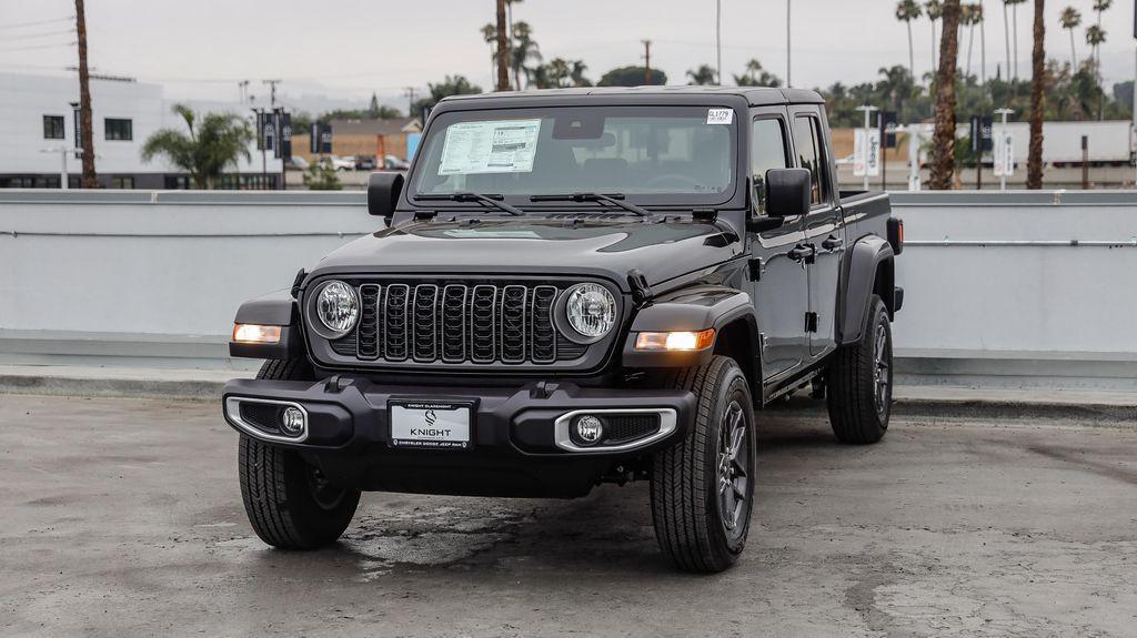 new 2025 Jeep Gladiator car, priced at $38,735