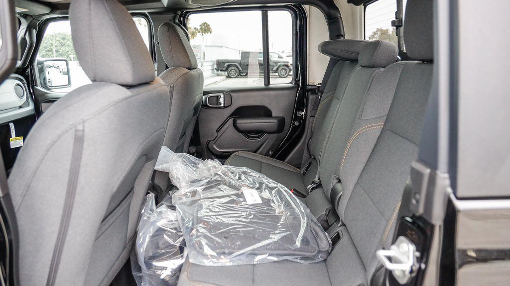 new 2025 Jeep Gladiator car, priced at $38,735