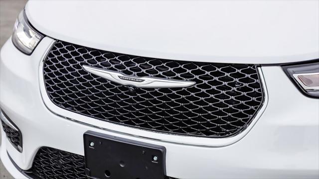 new 2025 Chrysler Pacifica Hybrid car, priced at $38,806