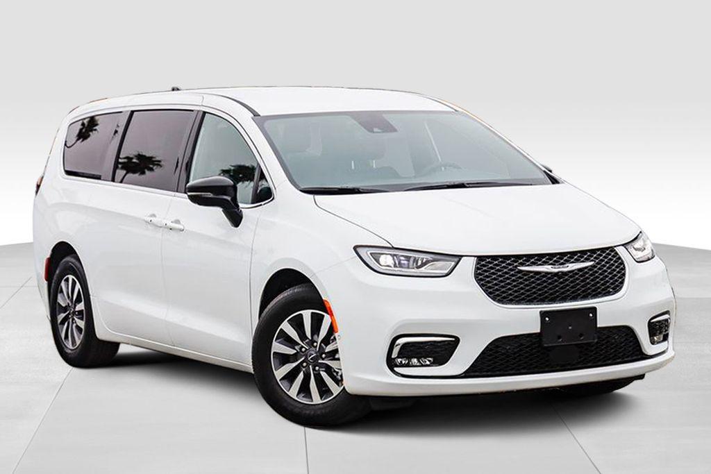 new 2025 Chrysler Pacifica Hybrid car, priced at $40,505