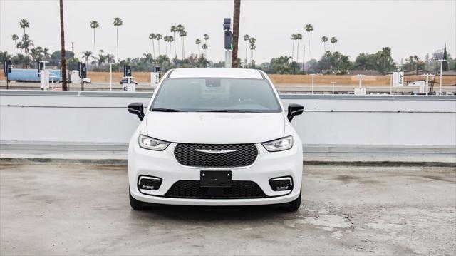 new 2025 Chrysler Pacifica Hybrid car, priced at $38,806