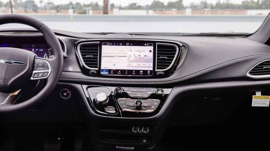 new 2025 Chrysler Pacifica Hybrid car, priced at $40,505