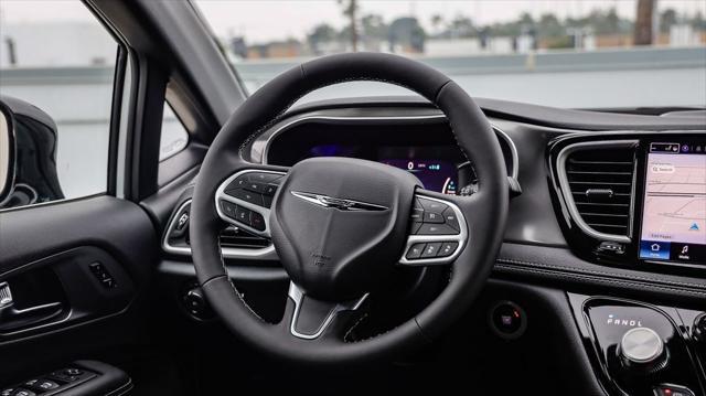 new 2025 Chrysler Pacifica Hybrid car, priced at $38,806