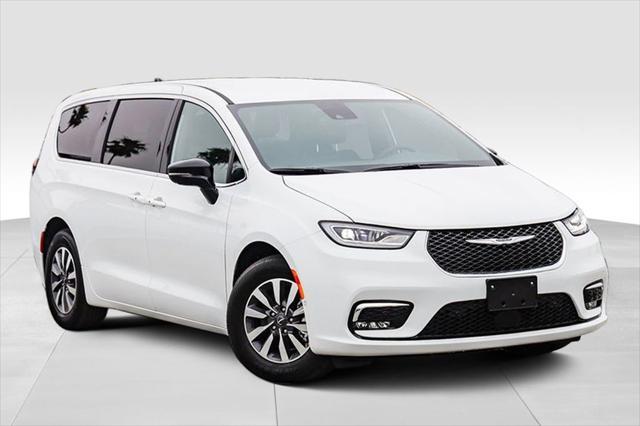 new 2025 Chrysler Pacifica Hybrid car, priced at $38,806