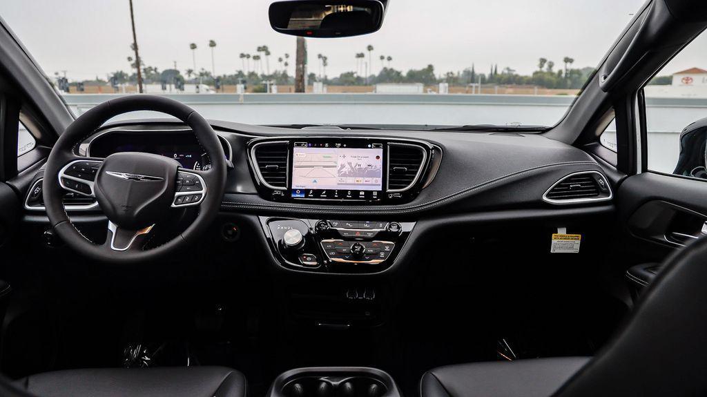 new 2025 Chrysler Pacifica Hybrid car, priced at $40,505
