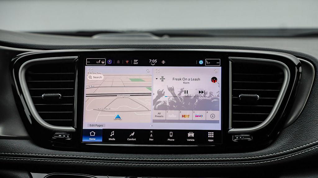 new 2025 Chrysler Pacifica Hybrid car, priced at $40,505