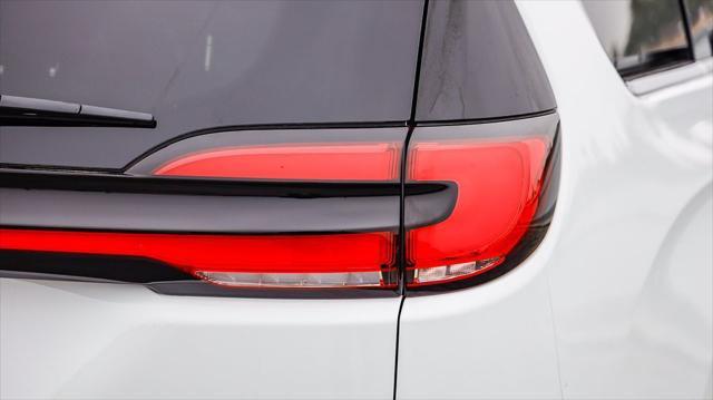 new 2025 Chrysler Pacifica Hybrid car, priced at $38,806