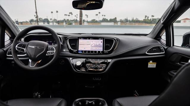 new 2025 Chrysler Pacifica Hybrid car, priced at $38,806