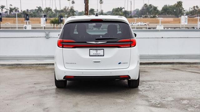 new 2025 Chrysler Pacifica Hybrid car, priced at $38,806