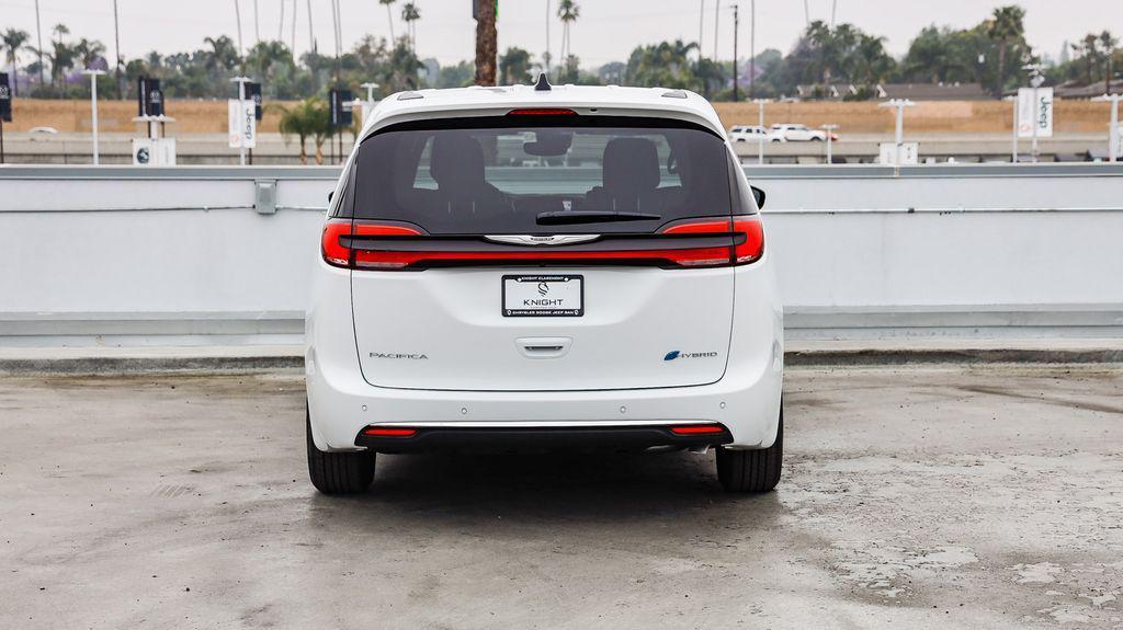 new 2025 Chrysler Pacifica Hybrid car, priced at $40,505