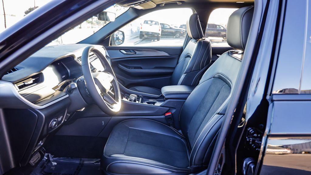 new 2025 Jeep Grand Cherokee L car, priced at $39,755