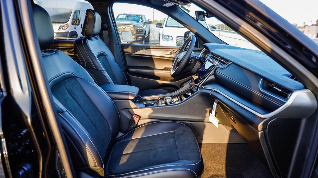 new 2025 Jeep Grand Cherokee car, priced at $36,111
