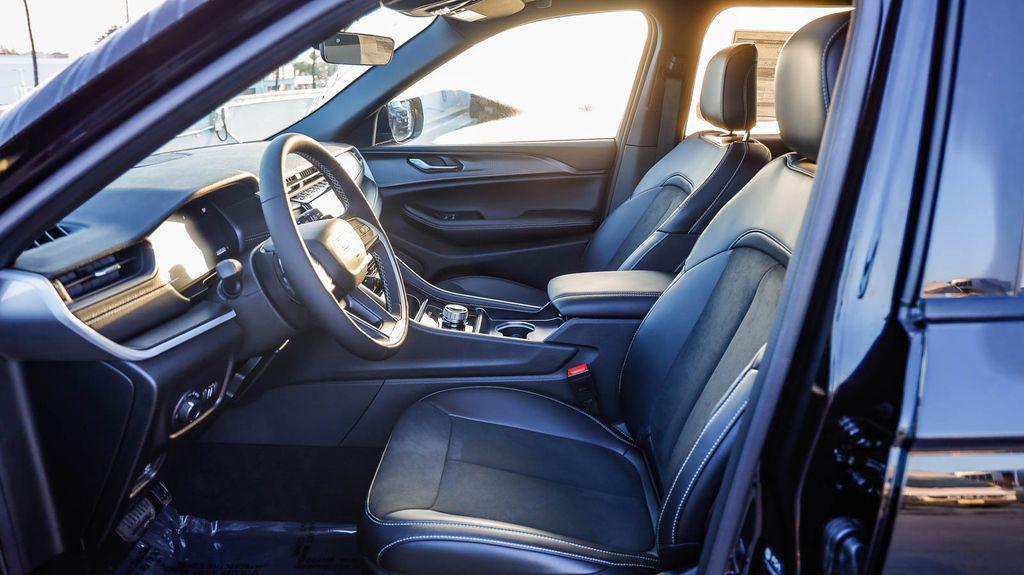 new 2025 Jeep Grand Cherokee car, priced at $36,111