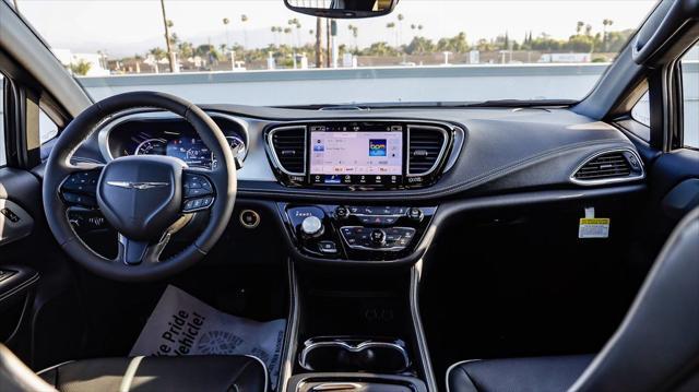new 2025 Chrysler Pacifica Hybrid car, priced at $41,080