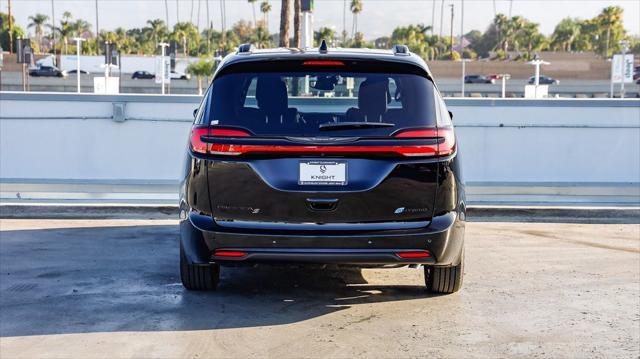new 2025 Chrysler Pacifica Hybrid car, priced at $41,080