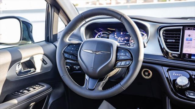 new 2025 Chrysler Pacifica Hybrid car, priced at $41,080