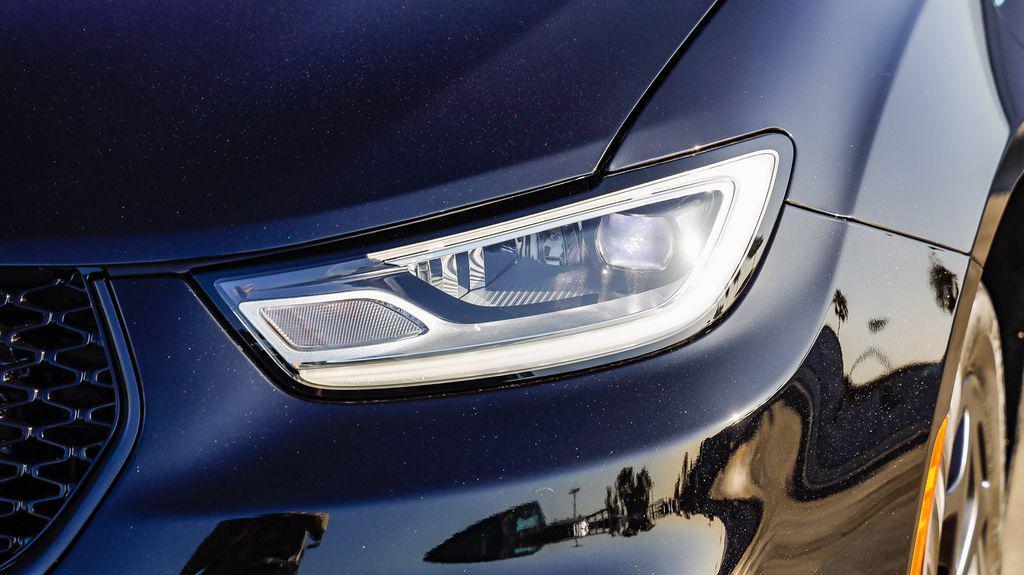 new 2025 Chrysler Pacifica Hybrid car, priced at $41,830
