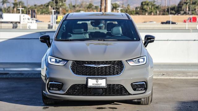 new 2025 Chrysler Pacifica car, priced at $37,920