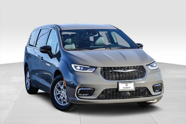 new 2025 Chrysler Pacifica car, priced at $37,920