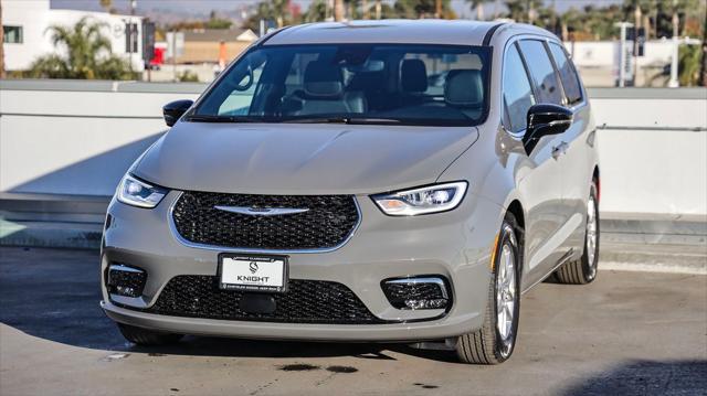 new 2025 Chrysler Pacifica car, priced at $37,920