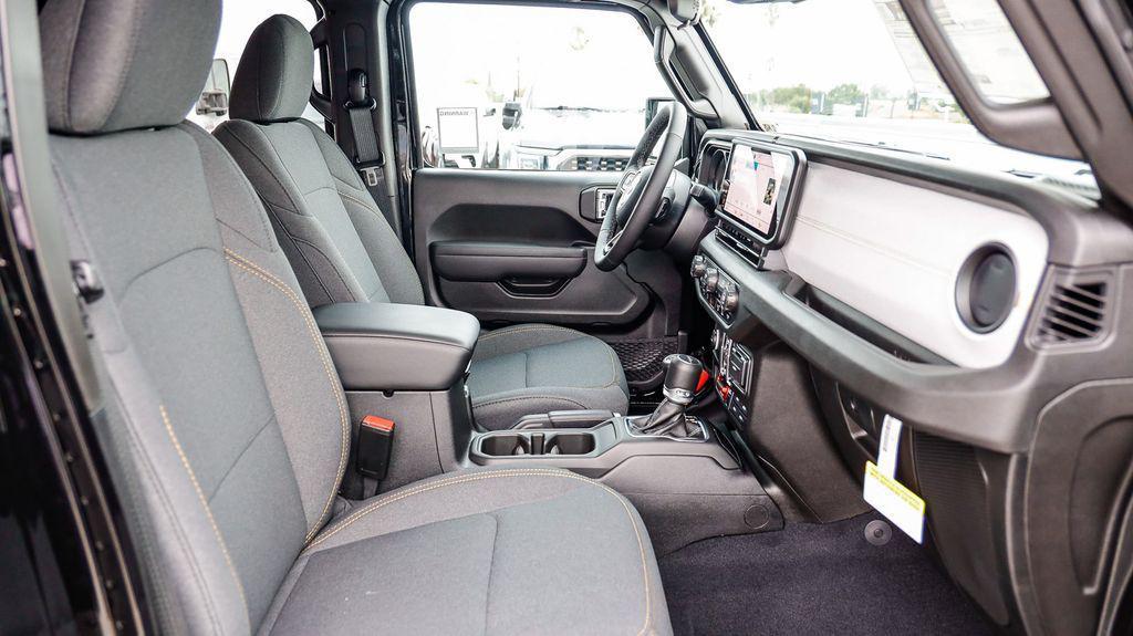 new 2025 Jeep Gladiator car, priced at $41,204