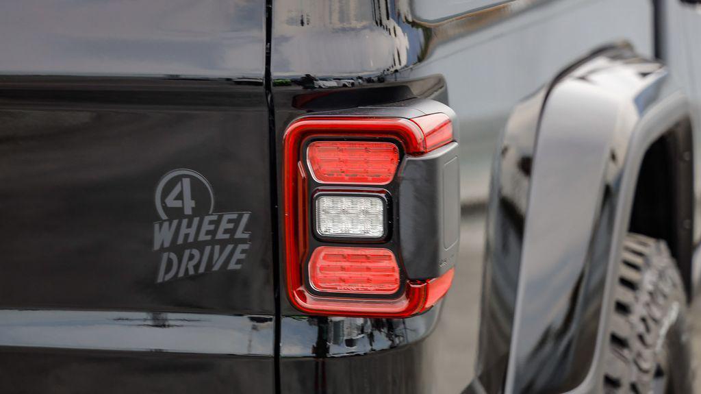 new 2025 Jeep Gladiator car, priced at $41,204