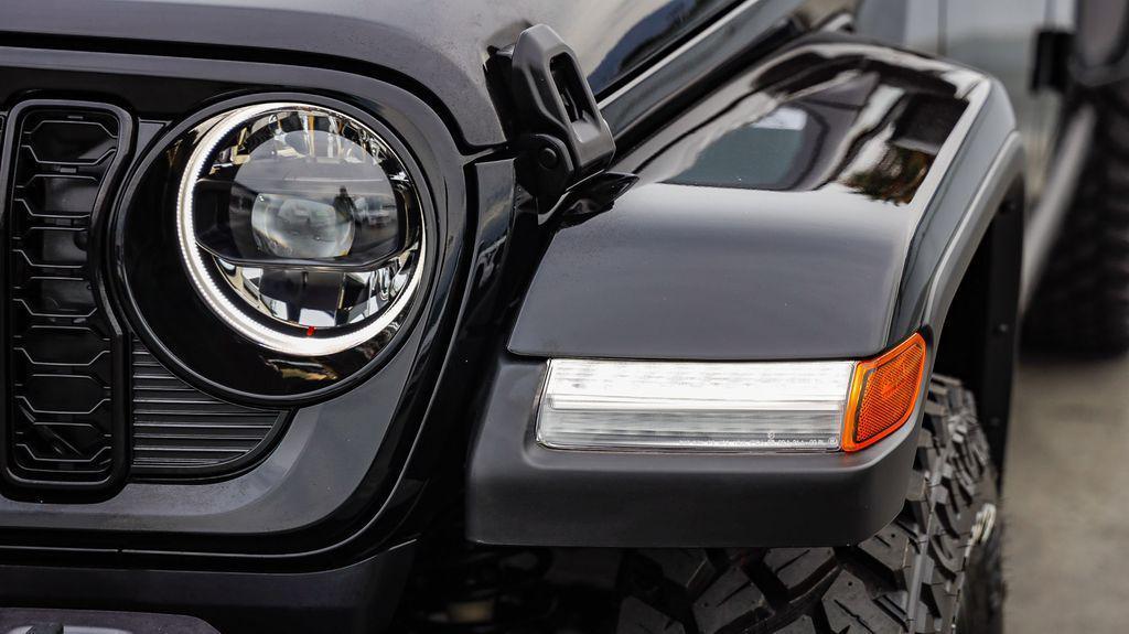 new 2025 Jeep Gladiator car, priced at $41,204
