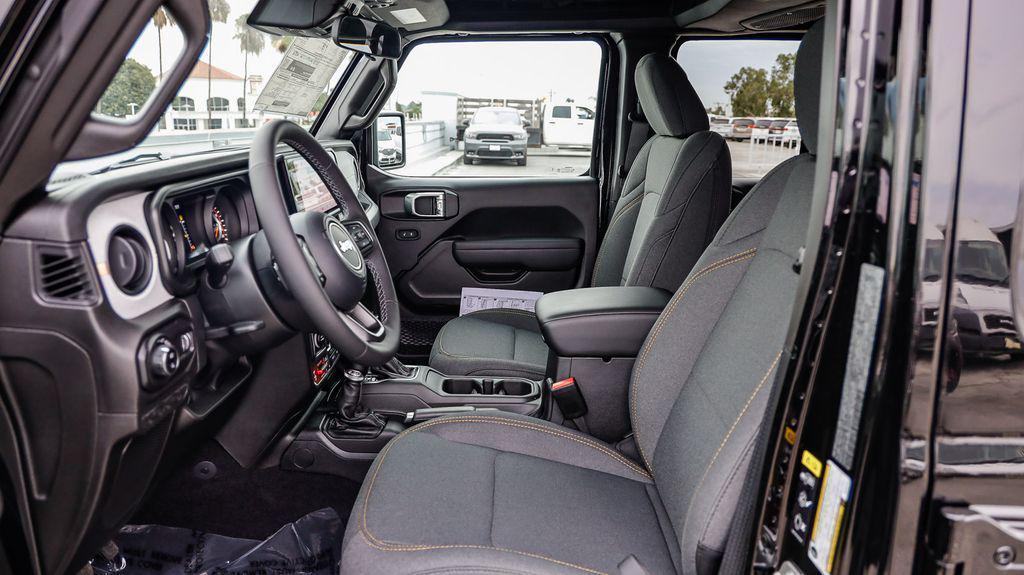new 2025 Jeep Gladiator car, priced at $41,204