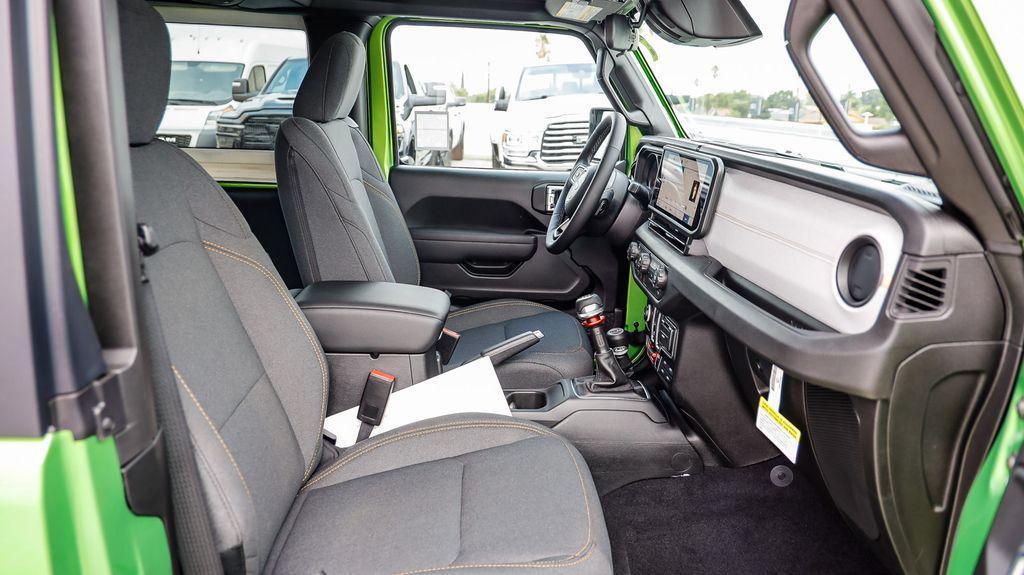 new 2025 Jeep Wrangler car, priced at $36,556