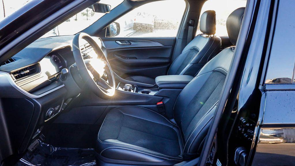 new 2025 Jeep Grand Cherokee L car, priced at $39,755