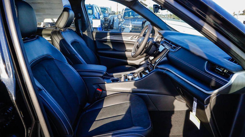 new 2025 Jeep Grand Cherokee L car, priced at $39,755