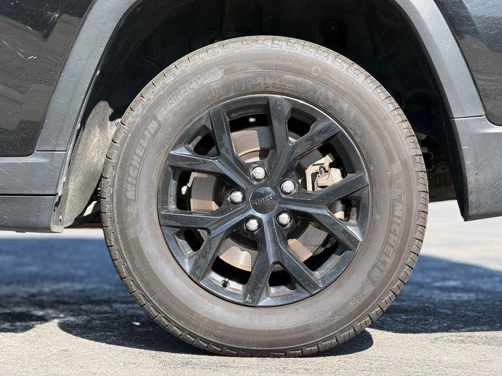 used 2024 Jeep Grand Cherokee L car, priced at $29,995