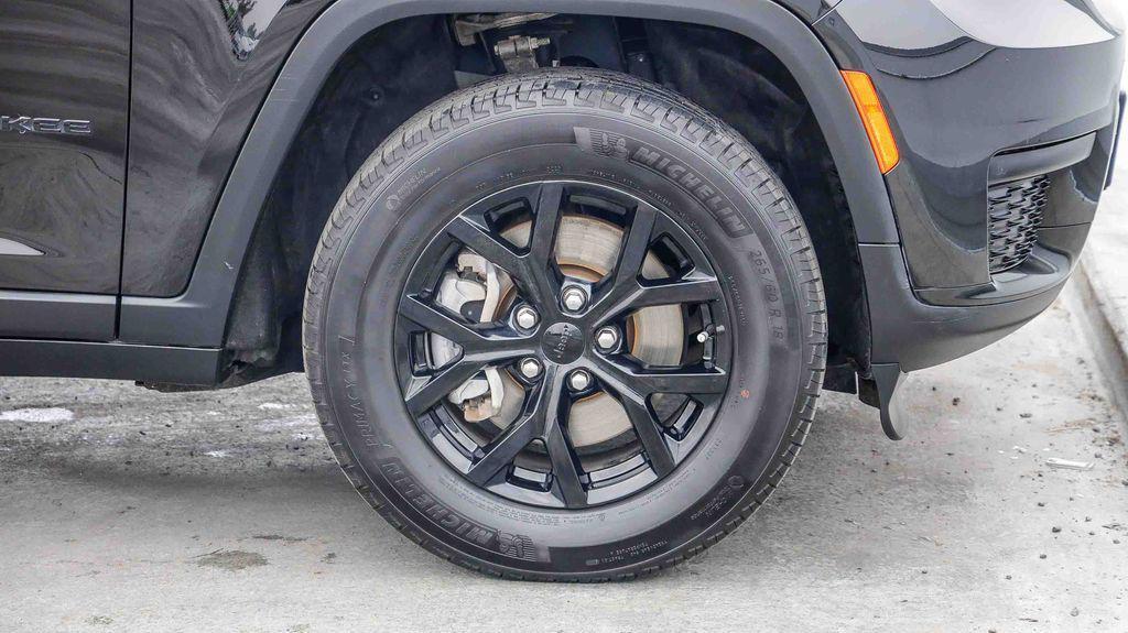 used 2024 Jeep Grand Cherokee L car, priced at $28,995